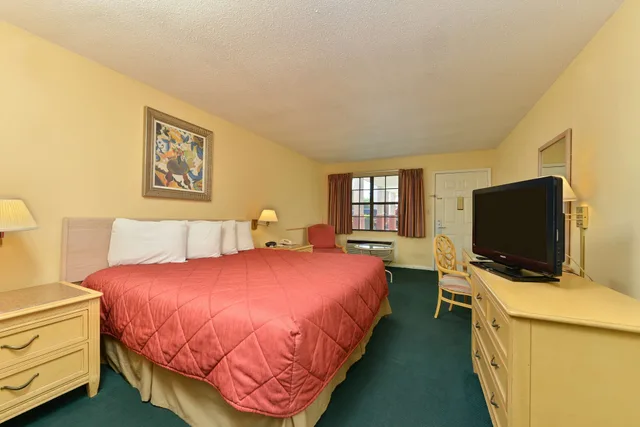 غرفة ديلوكس بسرير كينج للمدخنين، Americas Best Value Inn Meridian 1/7