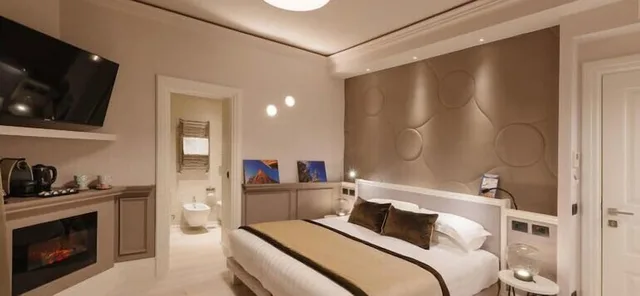 غرفة ديلوكس ثلاثية بسرير كينج مع أريكة، Rhea Silvia Luxury Navona 1/3