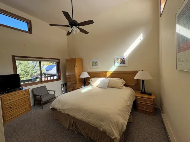 1 Bedroom, Deluxe, King Bed, Mountain View, 2 Bathrooms, Sofa، Shadow Mountain Lodge 5/10