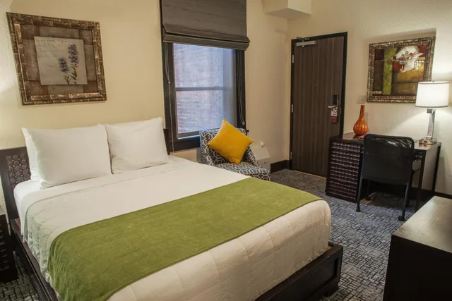 غرفة قياسية بسرير كوين لذوي الإعاقة، Hotel Fusion 2/3