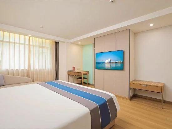 غرفة بسرير كينج وسرير كوين، Downtown Hotel 1/1
