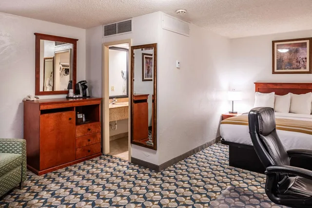 غرفة بسرير كوين لذوي الإعاقة، Best Western Vista Inn At The Airport 2/2
