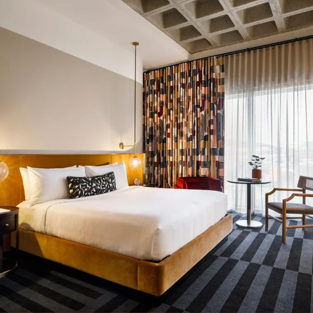 Deluxe, King Bed, Partial City View، Hotel Indy, Indianapolis, a Tribute Portfolio Hotel 1/4