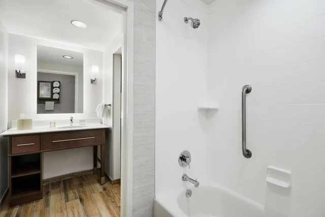 جناح بسرير كينج بغرفة نوم واحدة مع أريكة، Homewood Suites By Hilton Champaign-Urbana 4/6