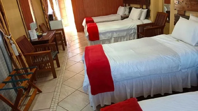 غرفة عائلية بأربعة أسرّة، Acre Of Africa Guest Venue 2/3