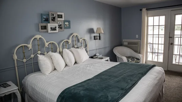 Standard, 2 Queen Beds, Lake Side، The French Country Inn Lake Geneva 3/4
