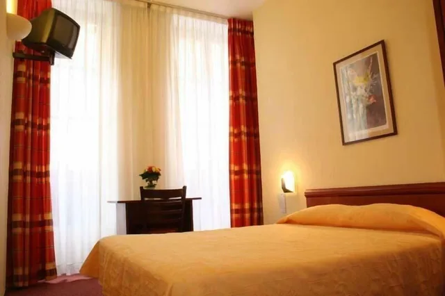 غرفة كومفورت بسرير مزدوج بحوض استحمام، Hotel Elysee 1/5