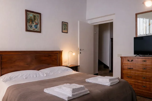 فيلا بسريرين كوين وسريرين منفصلين مع أريكة، Agriturismo Nerbona 1/10