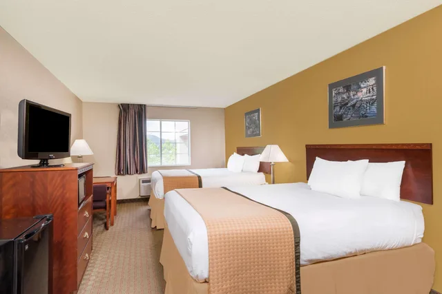 غرفة بسريرين كوين، Days Inn by Wyndham Norton 1/1