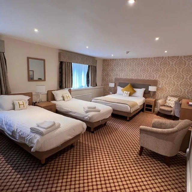 غرفة عائلية، Haley s Hotel 1/4