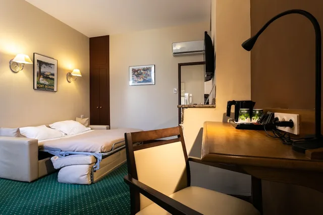 غرفة سوبيريور بسرير كوين، Hotel Heliot 2/5