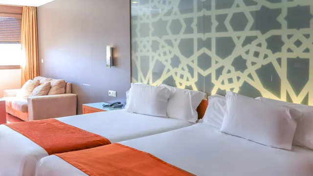 غرفة بريميوم بسرير مزدوج، Hotel Granada Palace Affiliated by Melia 1/3