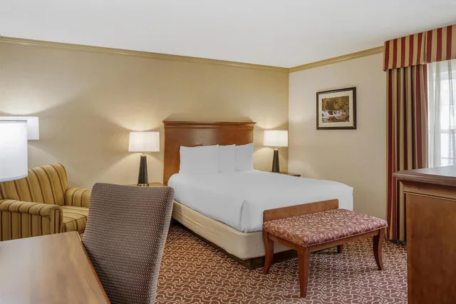 غرفة قياسية كبيرة بسرير كوين، Best Western Plus Morristown Inn 3/4