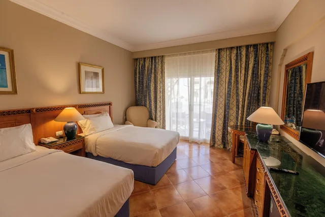 غرفة قياسية بسرير كينج بإطلالة على الحديقة، Old Palace Resort Sahl Hasheesh 3/8