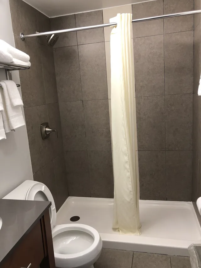 غرفة قياسية بسرير كوين، Quality Inn and Suites Watertown Fort Drum 7/8