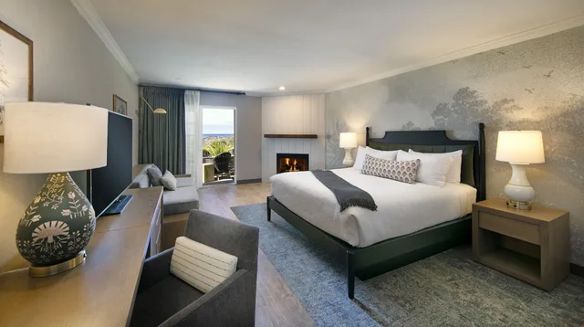 غرفة سوبيريور بسرير كينج بإطلالة على البحر بشرفة، Fireside Inn On Moonstone Beach 2/3