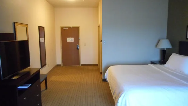 غرفة بسرير كينج، Holiday Inn Express Washington Court House 1/5