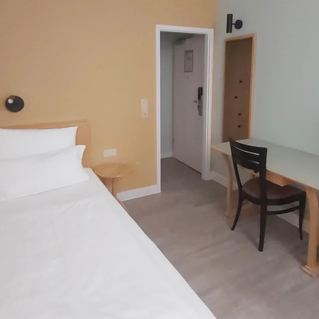 Room, Single, Garner Hotel Berlin Messe by IHG 6/9