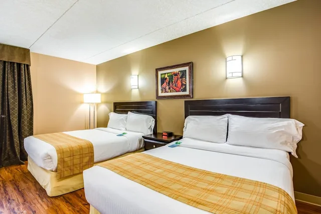 غرفة قياسية بسريرين مزدوجين لذوي الإعاقة، Quality Hotel & Conference Centre Peace River 2/3
