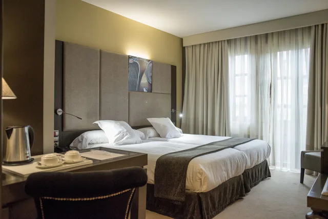 غرفة قياسية بسريرين منفصلين، Costa Esmeralda Suites 1/4