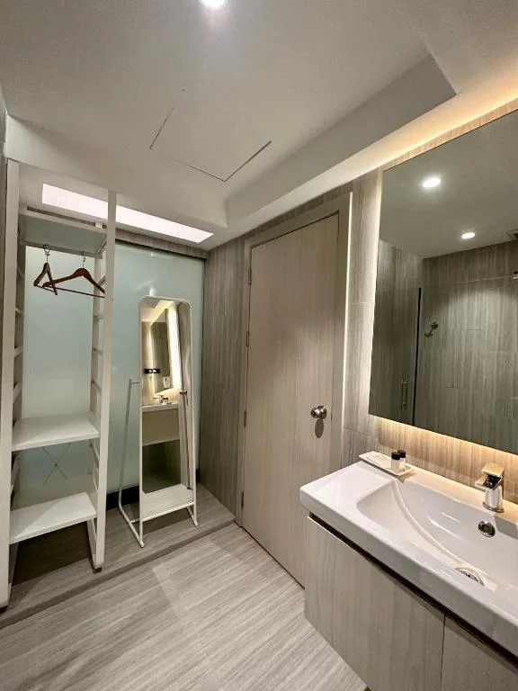 غرفة غراند ديلوكس بسرير كينج، The Rich Hotel Korat 2/2