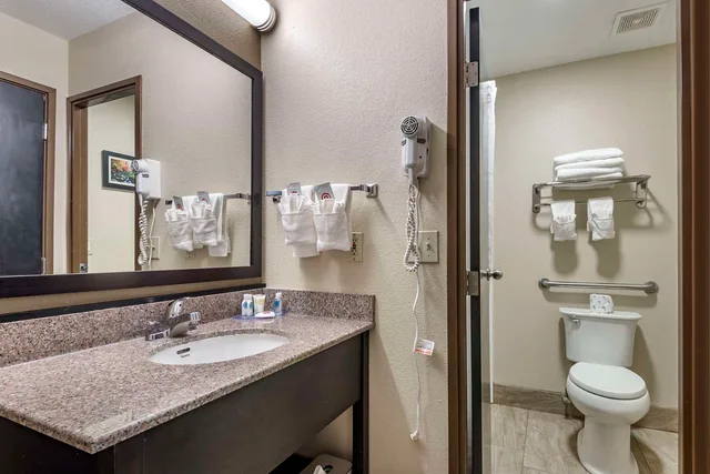 غرفة بسريرين مزدوجين، Comfort Inn Asheville East-Blue Ridge Pkwy Access 4/4