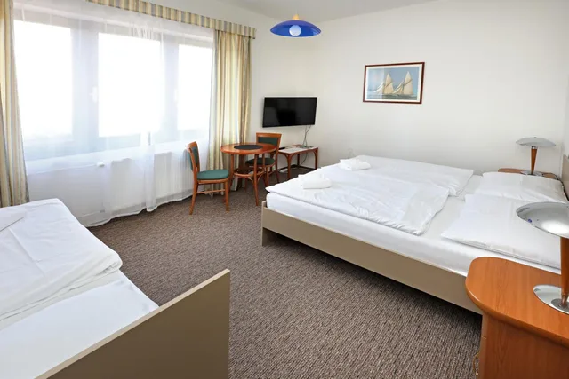 غرفة ثلاثية بإطلالة على البحيرة، Laguna Slapy Hotel 2/5