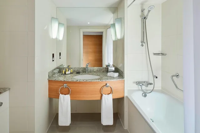 غرفة ديلوكس بسريرين منفصلين، London Marriott Hotel Canary Wharf 3/3