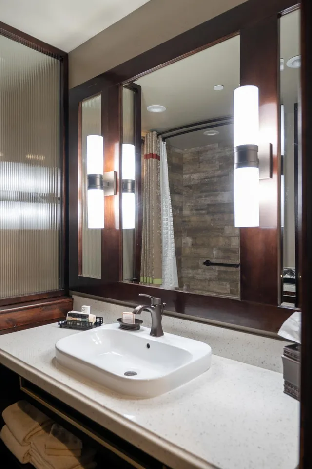 Superior, 2 Queen Beds, Desert Rose Resort & Cabins 5/6