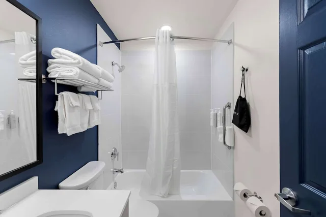 غرفة بسرير كوين لذوي الإعاقة، Spark by Hilton Norfolk 5/5