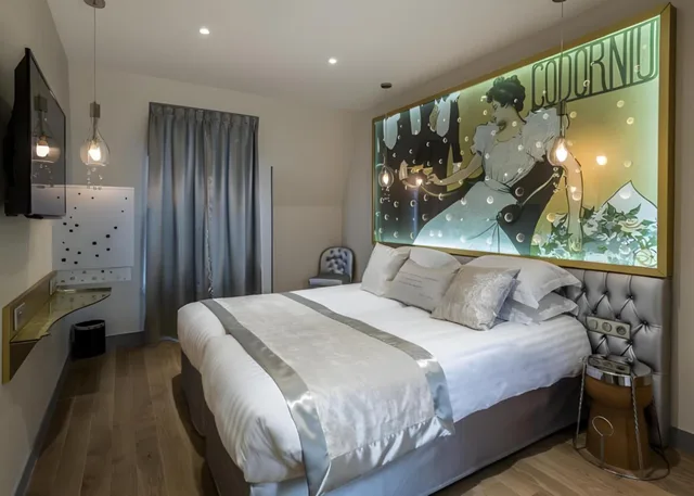 غرفة سوبيريور بسرير كوين وسريرين منفصلين، Les Bulles de Paris Hotel 1/3