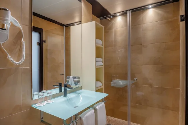 غرفة عائلية رباعية بسرير مزدوج بشرفة مع أريكة، Hotel Condesa 7/7