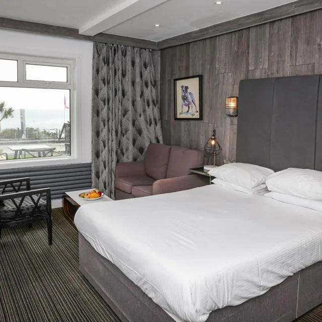 غرفة سوبيريور بسرير مزدوج بإطلالة على البحر بشرفة، The Cumberland Hotel - Oceana Collection 1/10