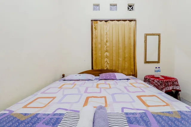 Standard, Double Bed, with Fan، Penginapan Barokah by ZUZU 7/10