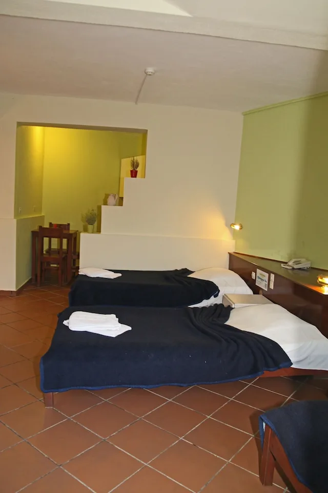 Room, Triple, 1 Double and 1 Single Bed, Garden View, Mediterranean Blue 8/8