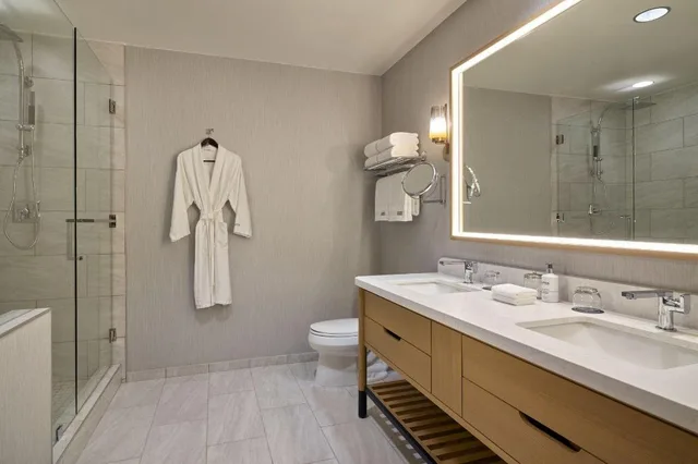 Guest Room, Traditional, 2 Queen Beds, with View, The Westin Riverfront Resort & Spa, Avon, Vail Valley 4/4