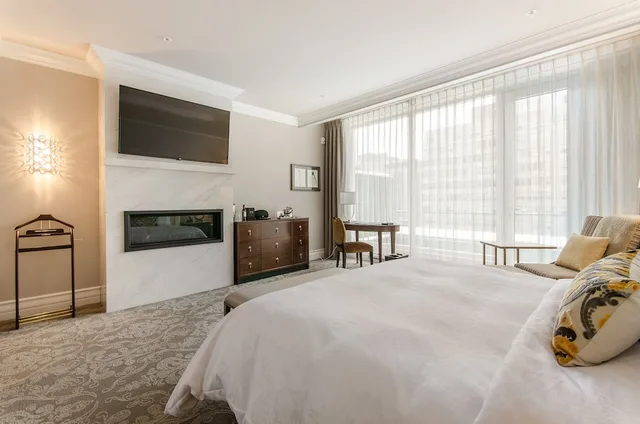 غرفة ديلوكس بسرير كينج بشرفة، Hotel Birks Montreal 7/10
