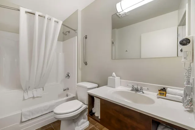 جناح بسرير كينج، Villa Inn and Suites, SureStay Collection By Best Western 4/4