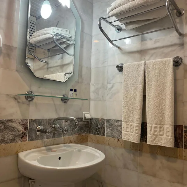 غرفة ثلاثية، Mandal Inn Hotel 6/9