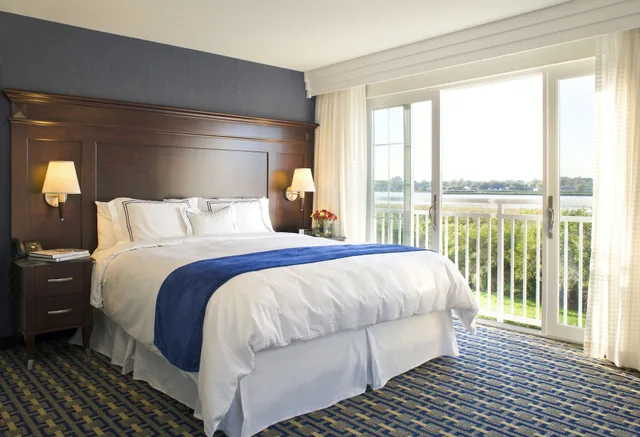 1 Bedroom, Suite, King Bed, Sofa, Suite Building، Newport Beach Hotel Suites 2/4