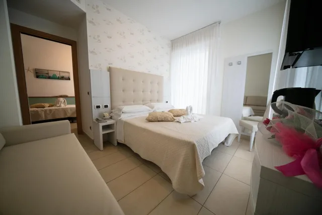 جناح جونيور عائلي، HOTEL ABC 4/10