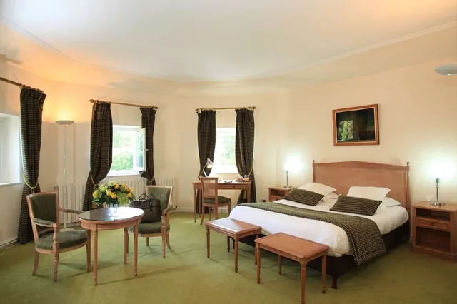 غرفة سوبيريور بسرير كوين، CHATEAU DE LA MOTTE FENELON 4/8