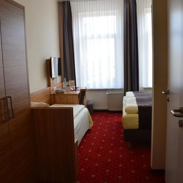 Room, Triple, Altstadthotel Harburg 1/8