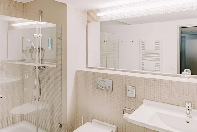 غرفة كومفورت بسريرين منفصلين لذوي الإعاقة، Vienna House Easy by Wyndham Stuttgart 4/4