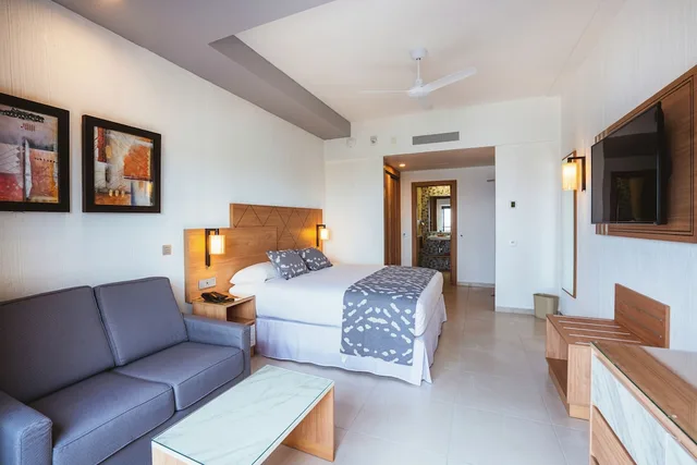 Standard, 2 Double Beds, Garden View, Hotel RIU Santa Fe 3/7