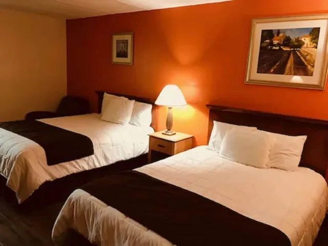 غرفة بسريرين كوين، Americas Best Value Inn Laredo 1/3