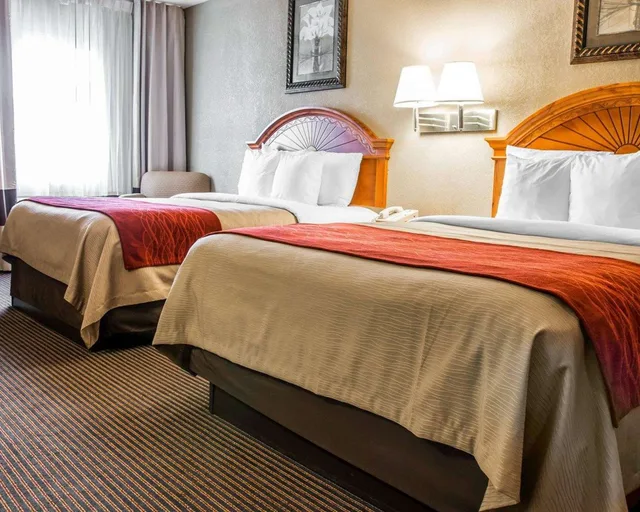 غرفة بسريرين كوين، Baymont by Wyndham Flint Airport North 1/3