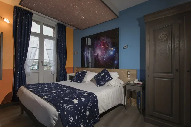 غرفة بسرير كوين بإطلالة على البحر لذوي الإعاقة، Hotel De Calais 1/7