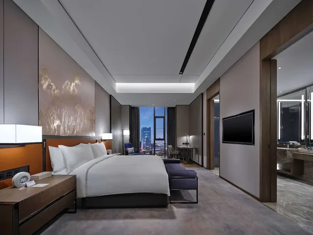 جناح تنفيذي بسرير كينج بغرفة نوم واحدة، Hilton Guiyang Hotel 1/2