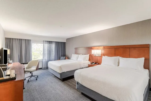 غرفة بسريرين كوين لذوي الإعاقة، Courtyard By Marriott Burlington Williston 2/5